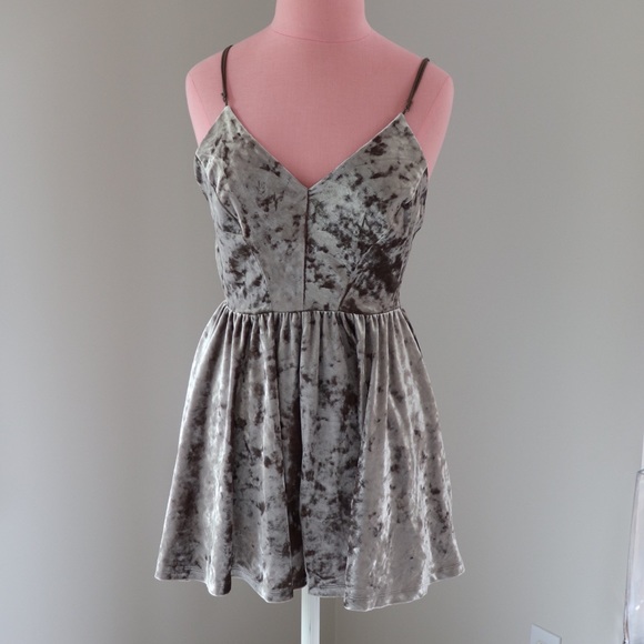 *LAST ONE* UO Silence+Noise Vanessa Velvet Romper - Picture 3 of 8